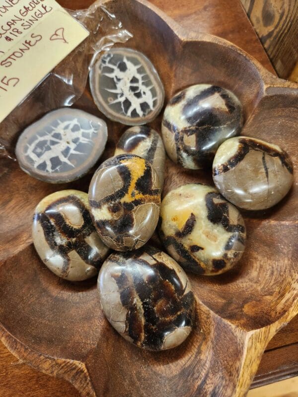 Sliced agate stones in wooden bowl.